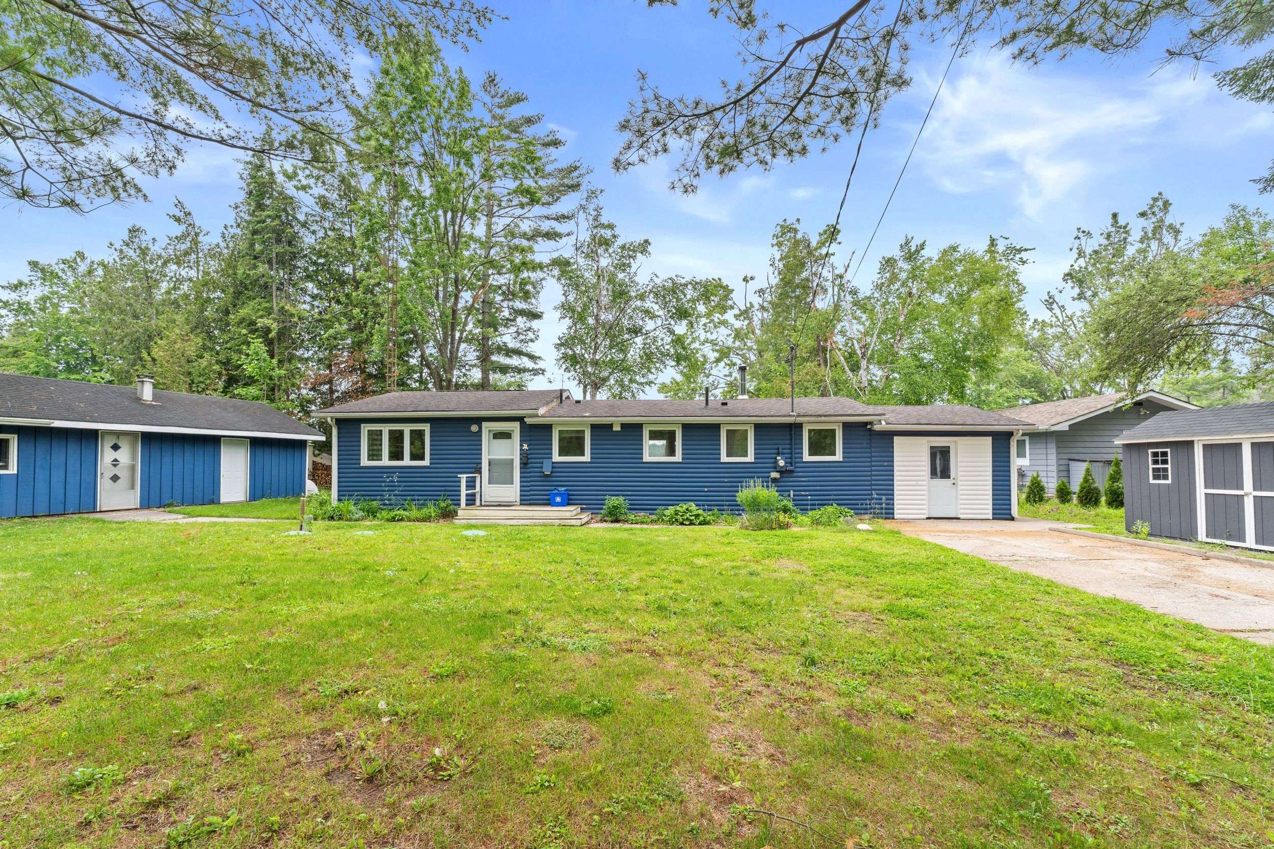 Selwyn, ON K0L 2H0,3012 Greenwood LN