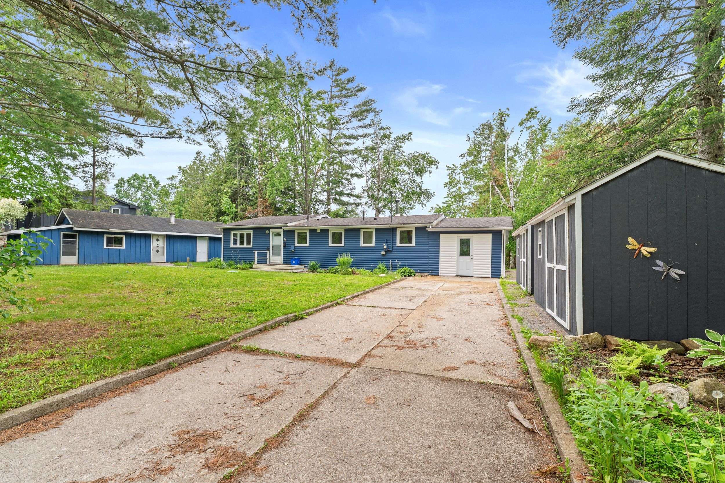 Selwyn, ON K0L 2H0,3012 Greenwood LN