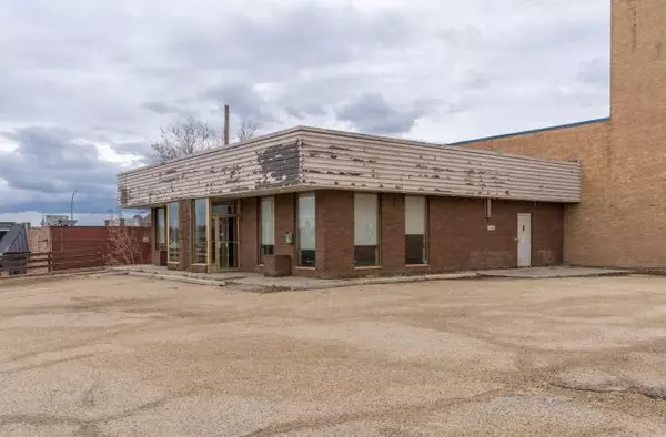 5004 48 AVE, Camrose, AB T4V 0J5