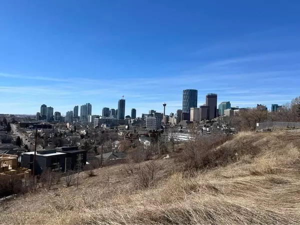 721 7 AVE Northeast, Calgary, AB T2E 0N6