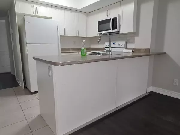 Markham, ON L6B 0A3,1 Blanche LN #818