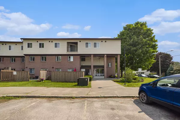 Smiths Falls, ON K7A 5B5,8 Pearl ST #104