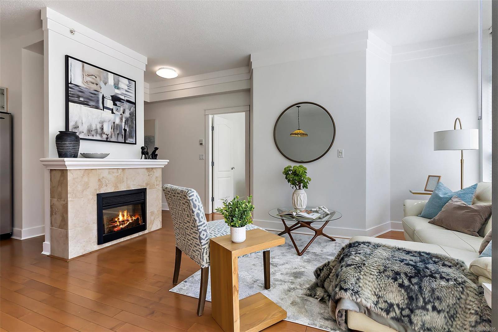 Victoria, BC V8W 4A3,845 Yates St #304