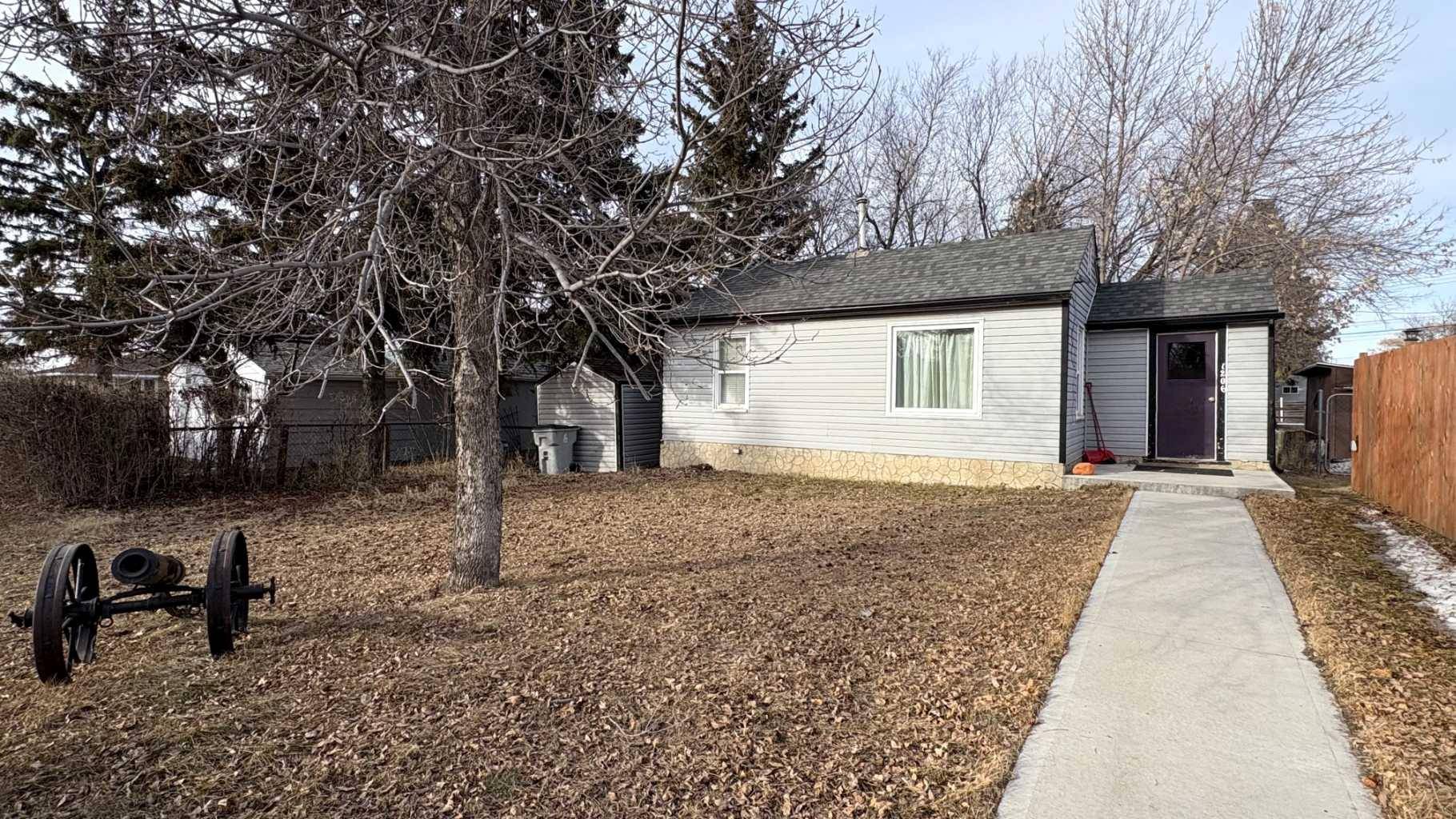1206 6 AVE, Wainwright, AB T9W 1G2