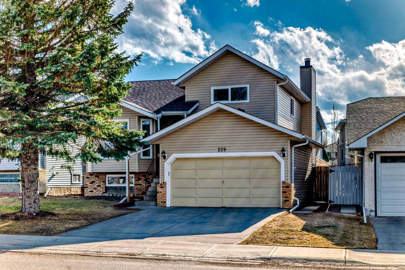 229 Sandarac DR NW,  Calgary,  AB T3K3W8