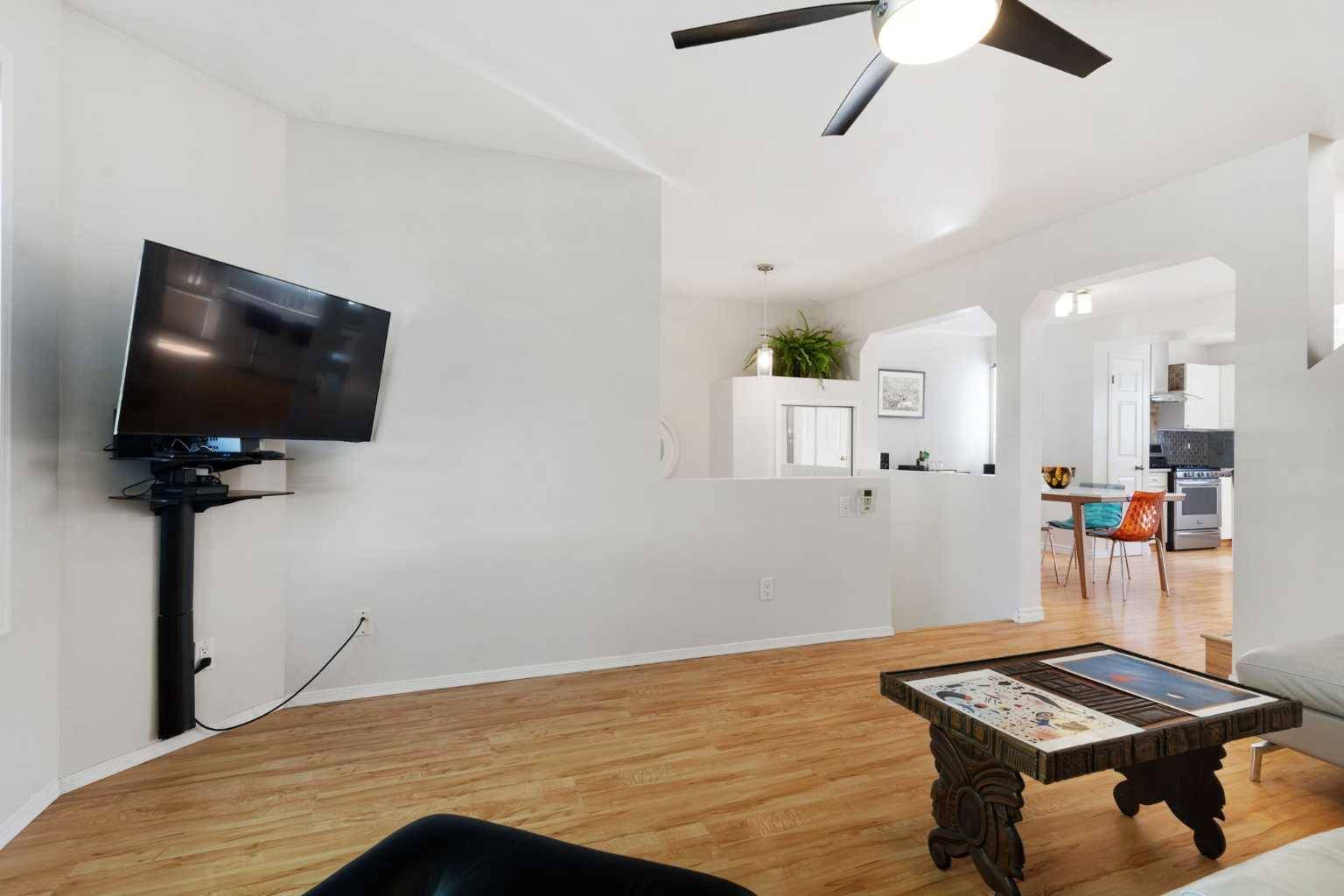Calgary, AB T3K 4W3,80 Country Hills WAY NW