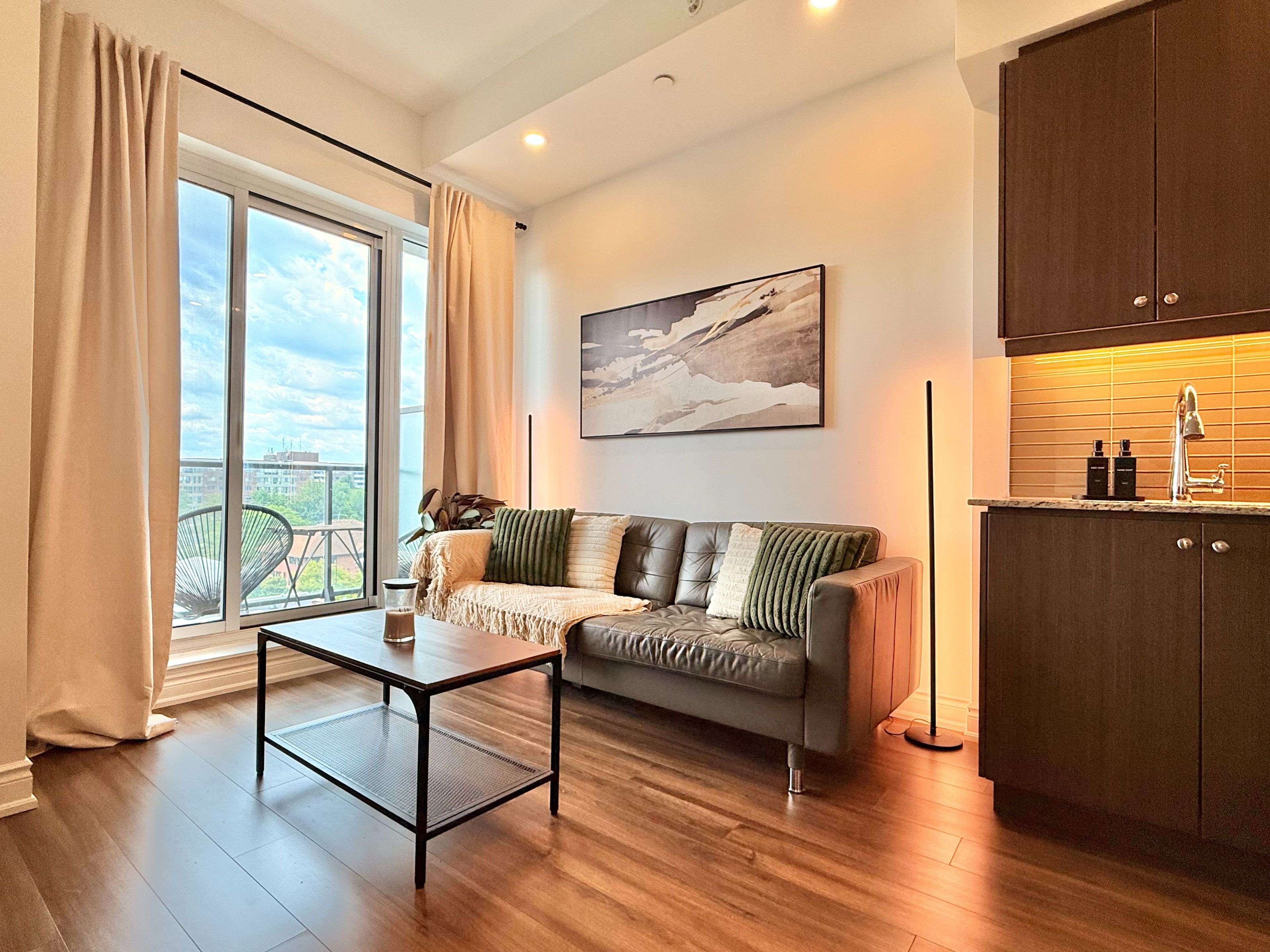 Richmond Hill, ON L4C 0X5,9618 Yonge ST #603