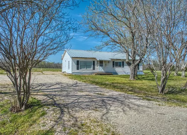 1207 FM 667, Italy, TX 76651