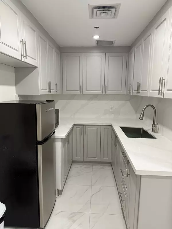 Mississauga, ON L5S 1S9,7050 Bramalea RD #22