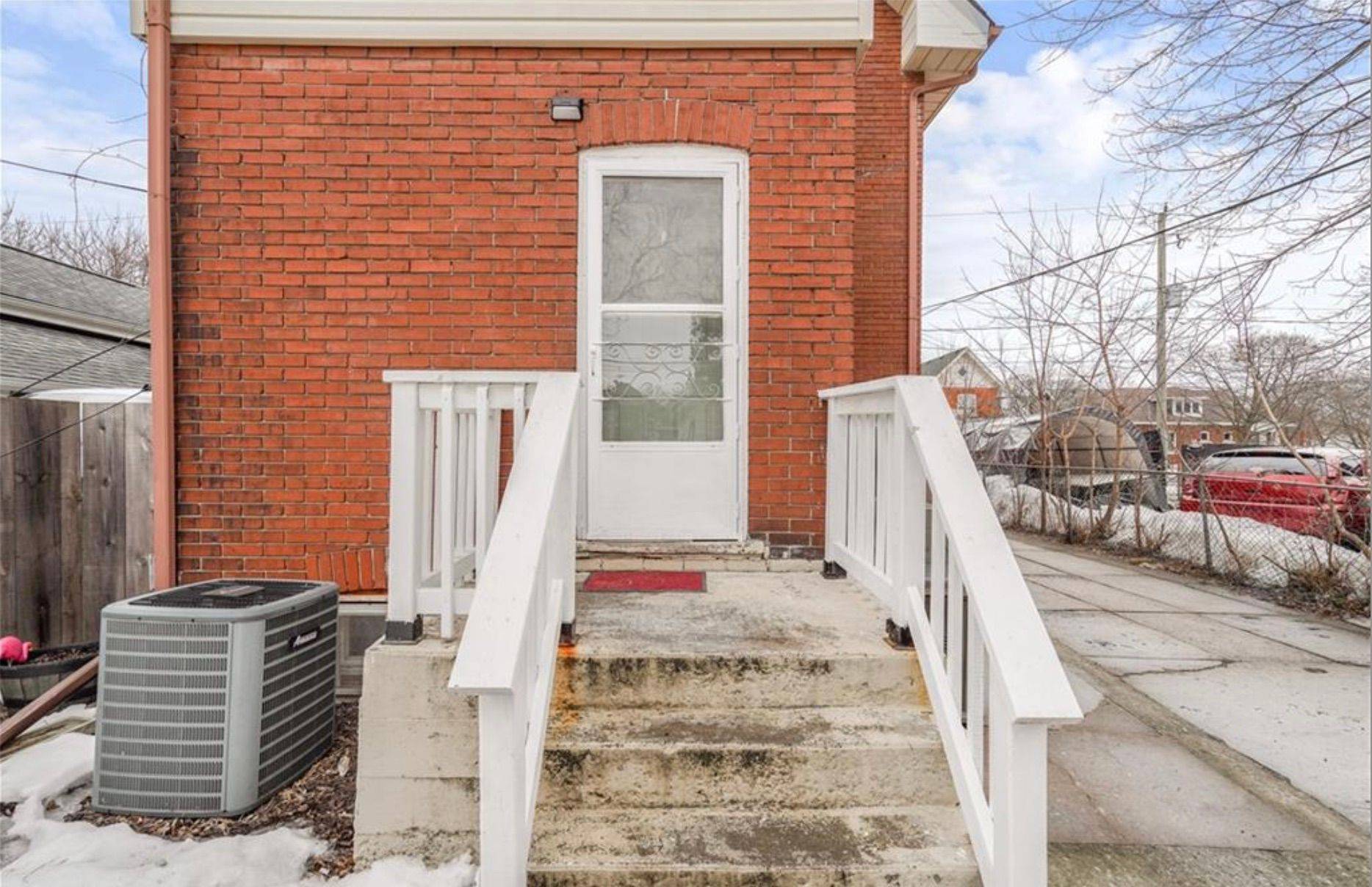 Brant, ON N3S 4R1,212 Sheridan ST #2