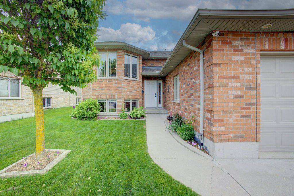 North Perth, ON N4W 3V8,160 Armstrong ST W