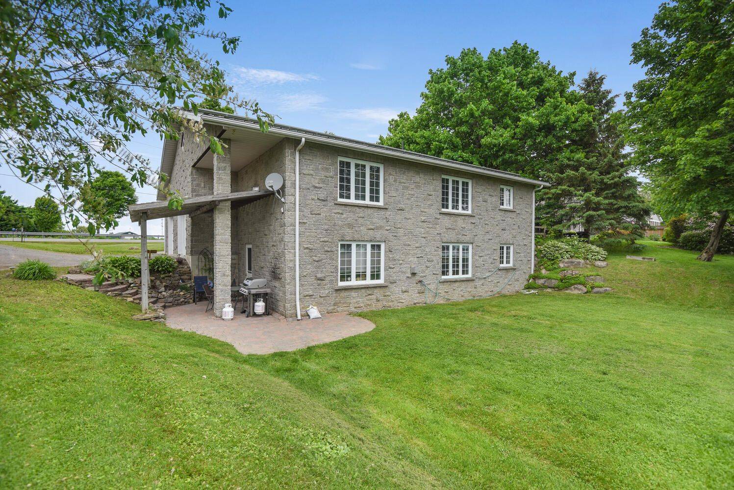 Edwardsburgh/cardinal, ON K0E 1T1,2111 COUNTY ROAD 2 RD E