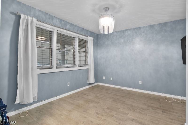 Bayonne City, NJ 07002,10 W 15Th St