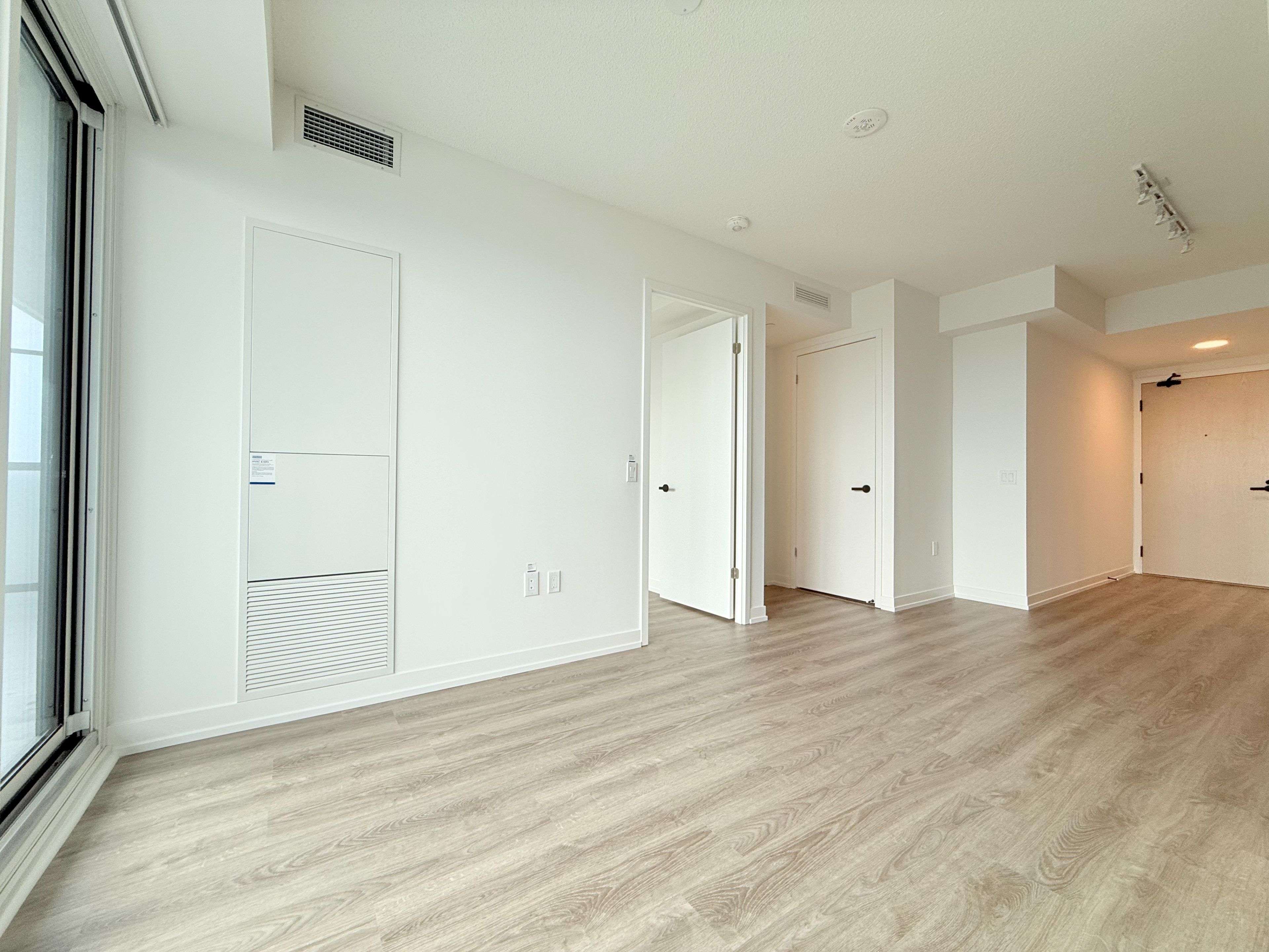 Vaughan, ON L4K 0P9,195 Commerce ST #3808