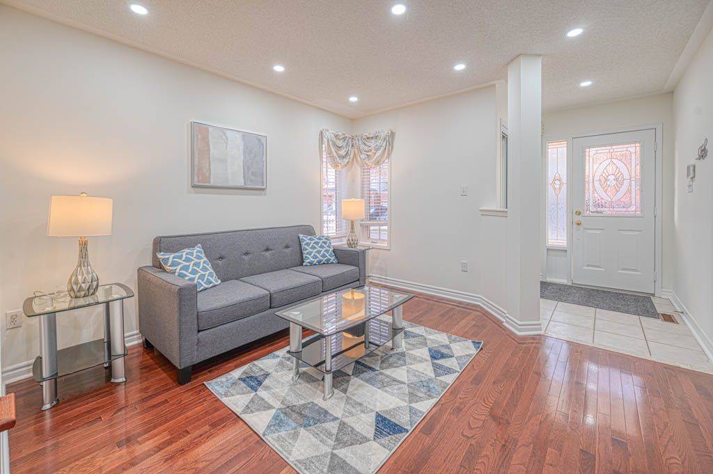 Brampton, ON L7A 2A3,7 Gabrielle DR