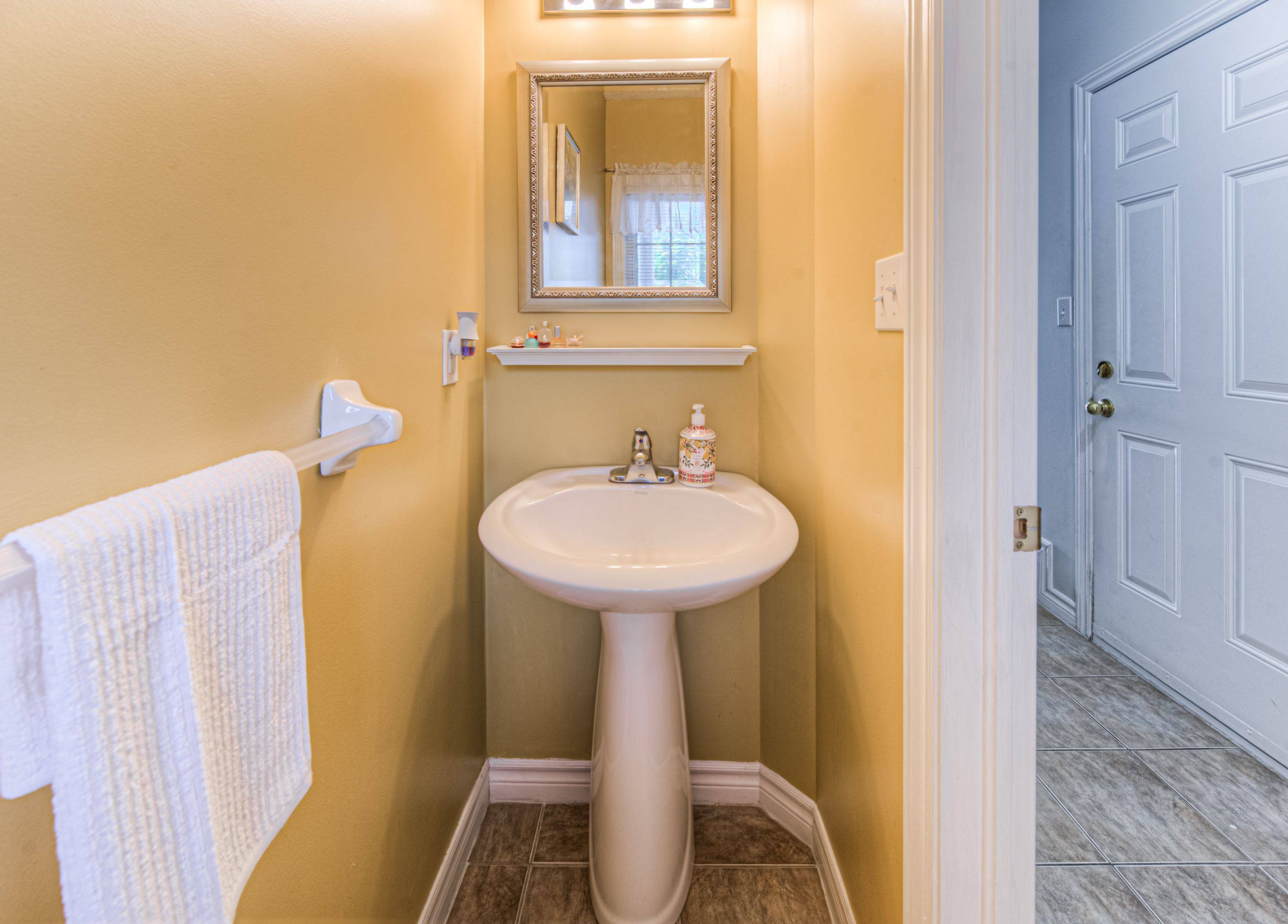 Kitchener, ON N2E 2K4,972 Strasburg RD #4