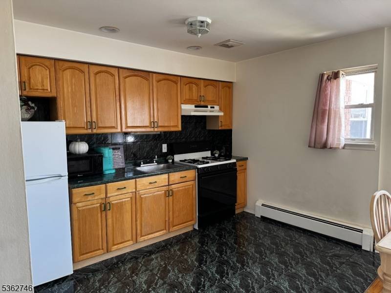 Wayne Twp., NJ 07470,1169B Valley Rd