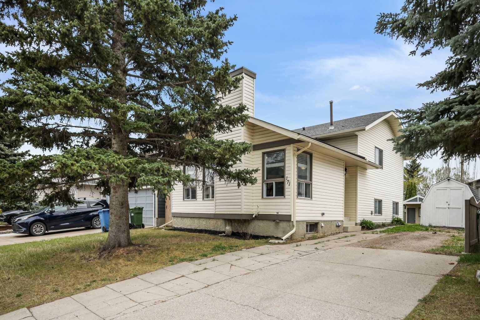 Calgary, AB T2W5G1,171 Cedardale PL Southwest