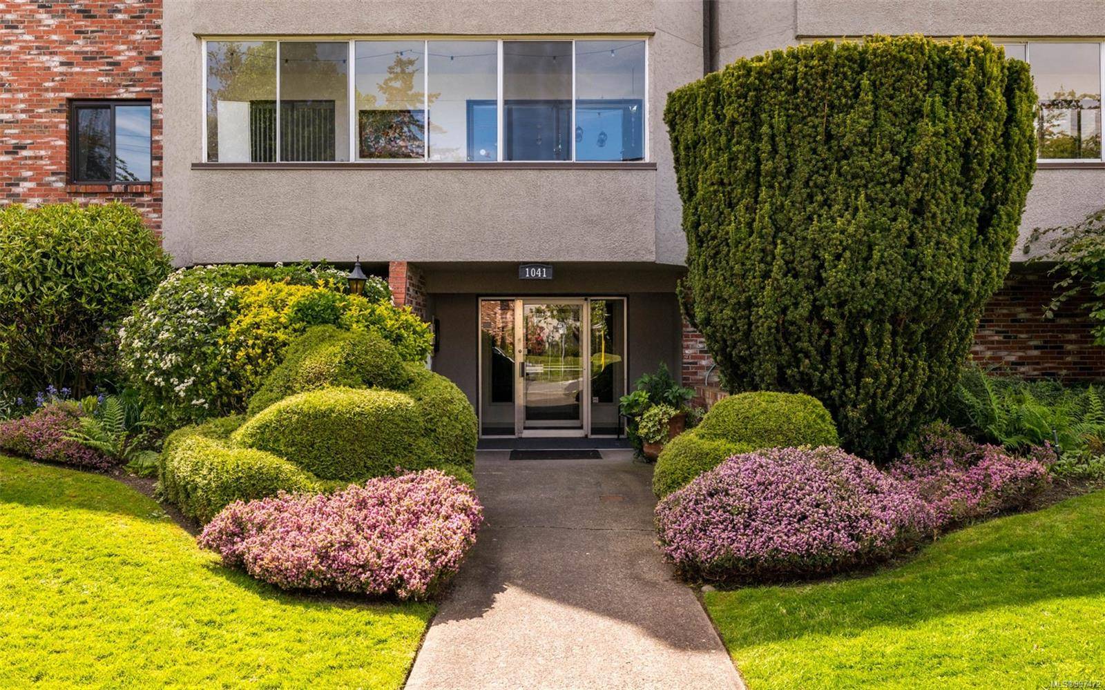 Victoria, BC V8V 3H6,1041 Rockland Ave #205