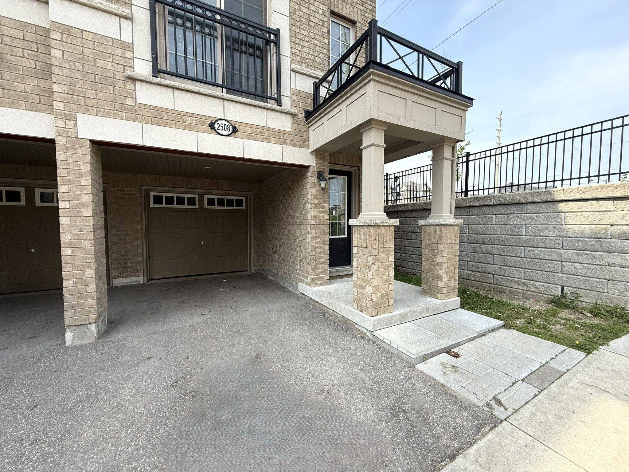 Oshawa, ON L1L 0L2,2508 Rosedrop PATH