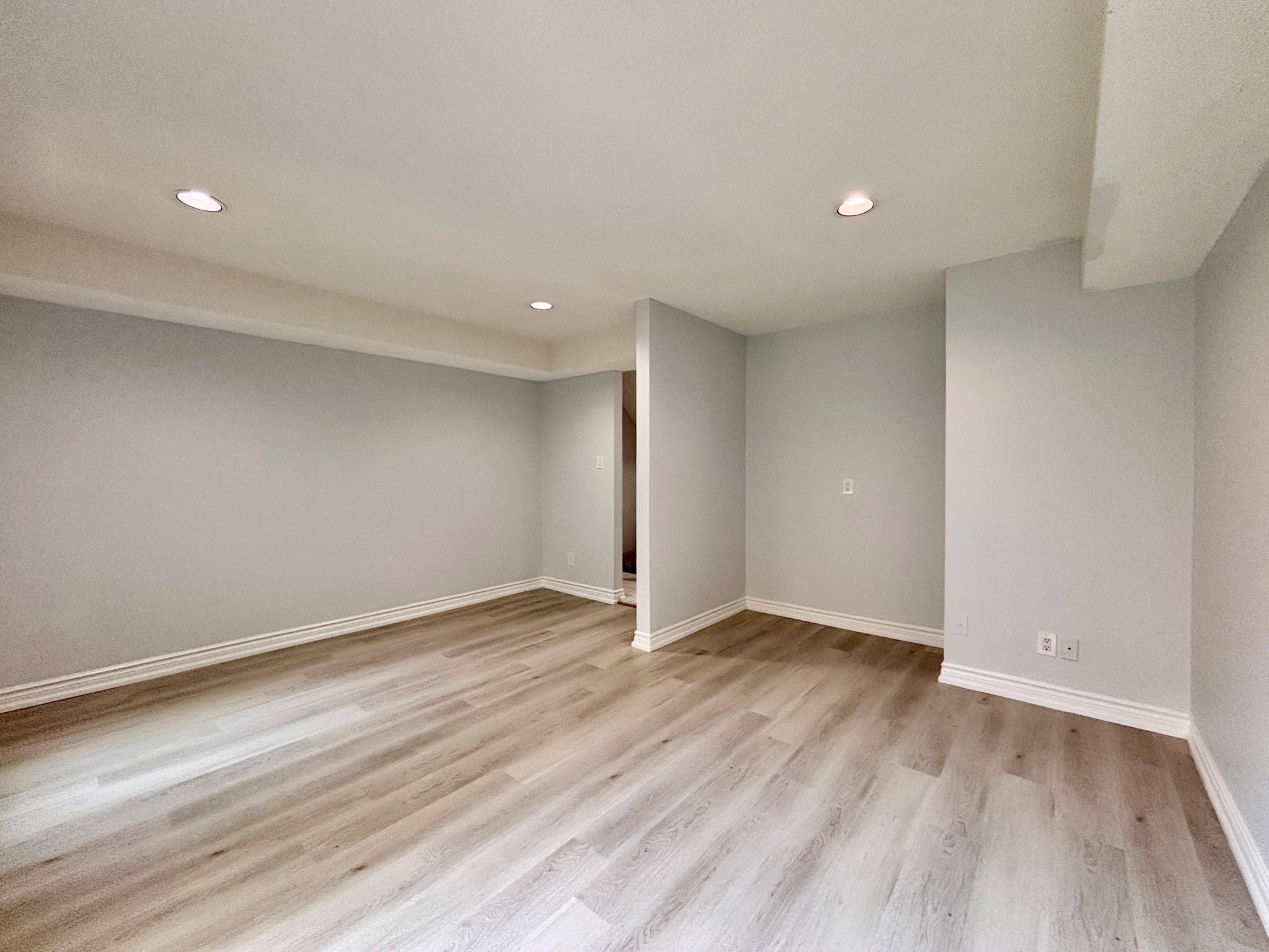 Toronto E07, ON M1S 1B3,3 Reidmount AVE #20
