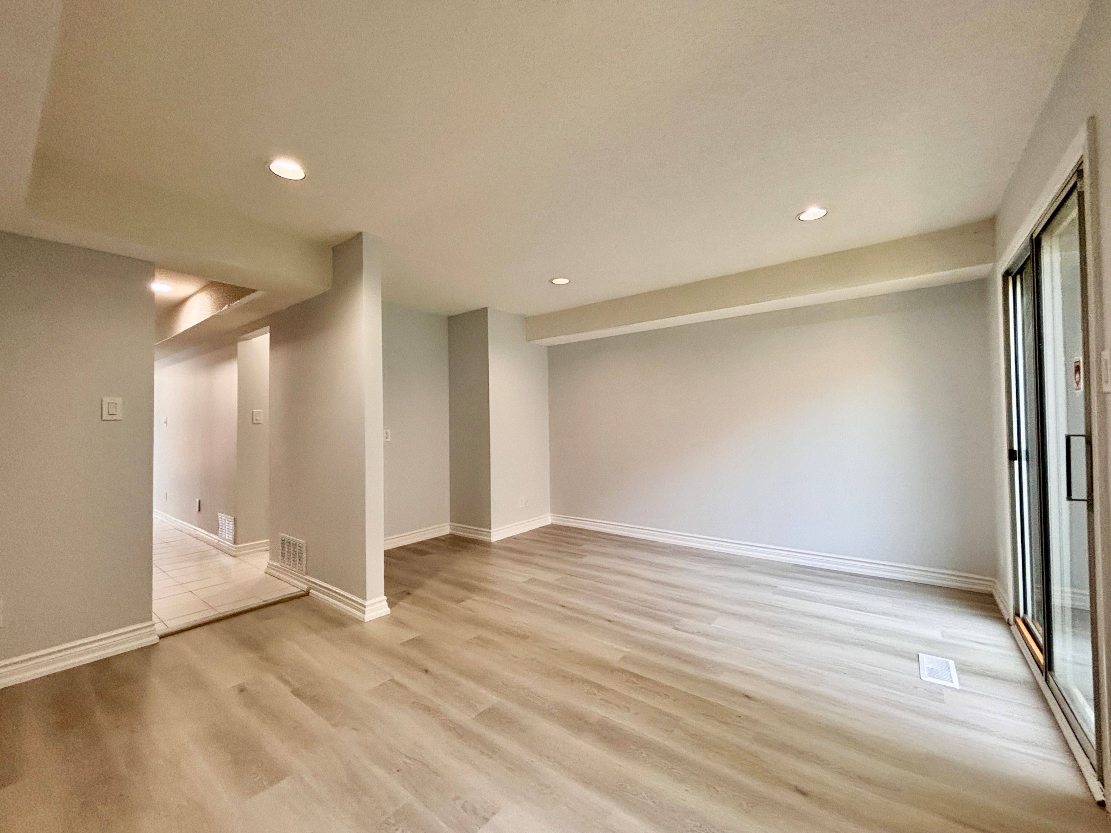 Toronto E07, ON M1S 1B3,3 Reidmount AVE #20
