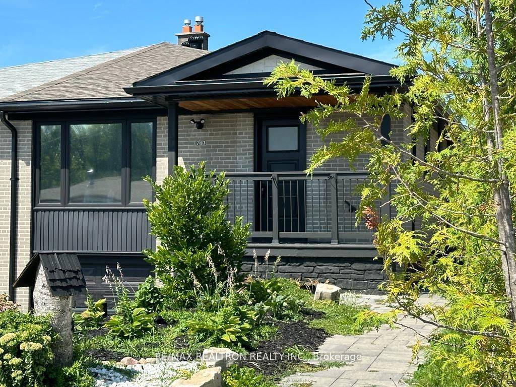 Newmarket, ON L3Y 2Z7,713 Sunnypoint DR