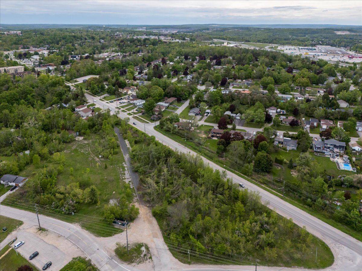 Orillia, ON L3V 4A9,570 Laclie ST