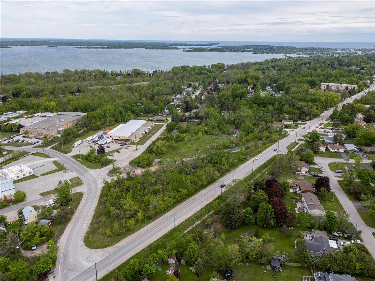Orillia, ON L3V 4A9,570 Laclie ST