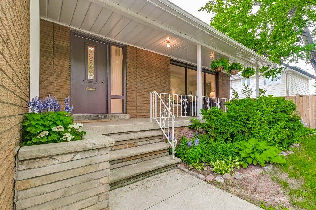 Mississauga, ON L4X 1E9,2074 Feldwood RD