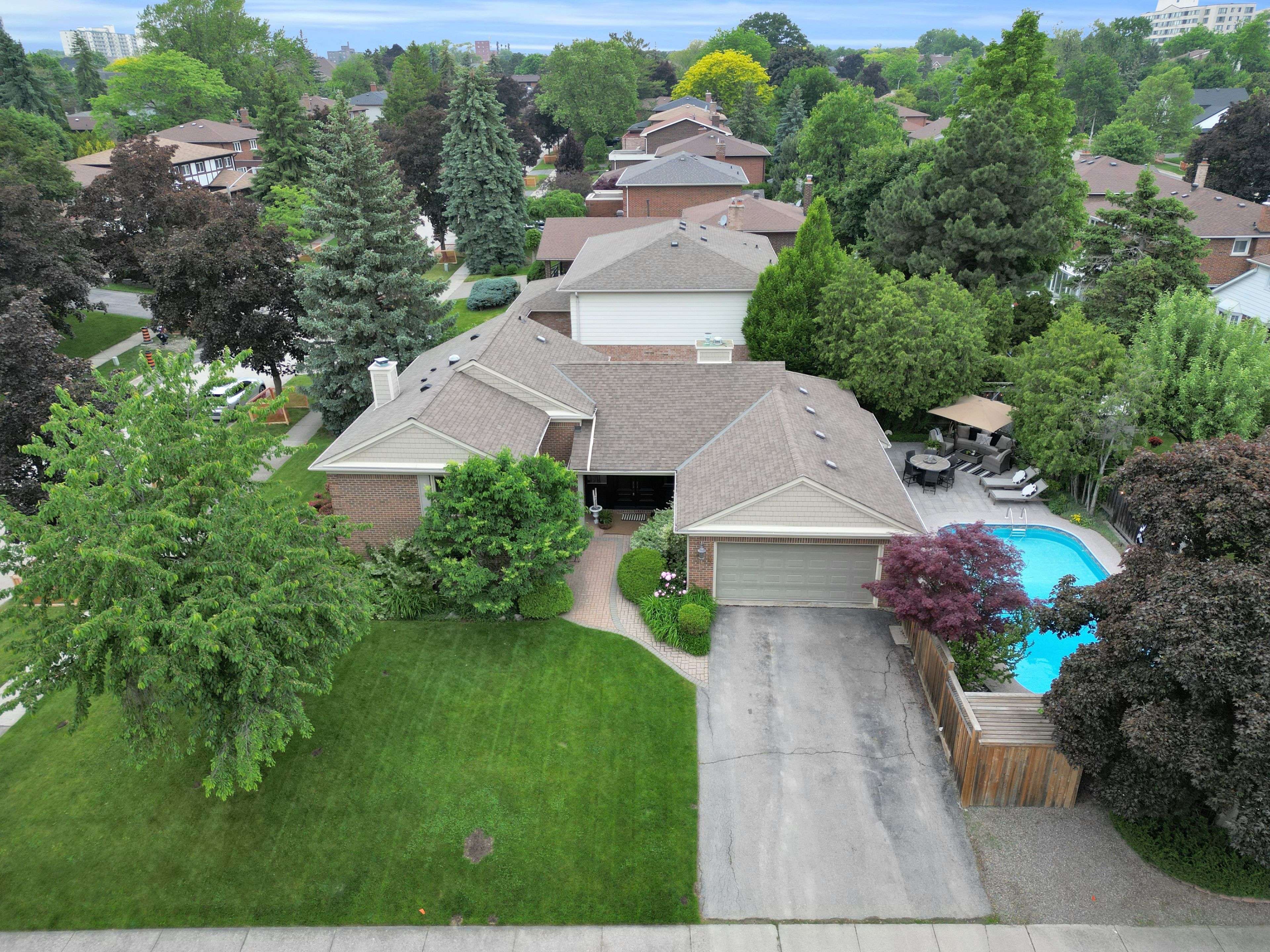 2467 Claymore CRES,  Mississauga,  ON L5C 3A2