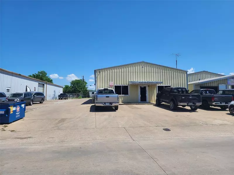 5220 Gordon Smith Drive, Rowlett, TX 75088