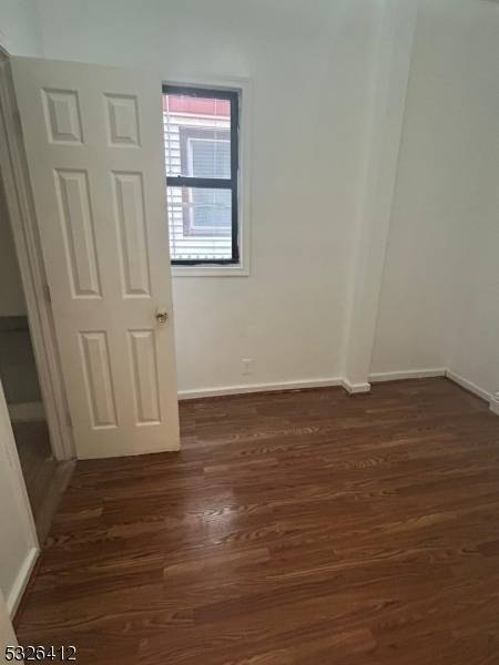 25 Oak St, Paterson City, NJ 07501