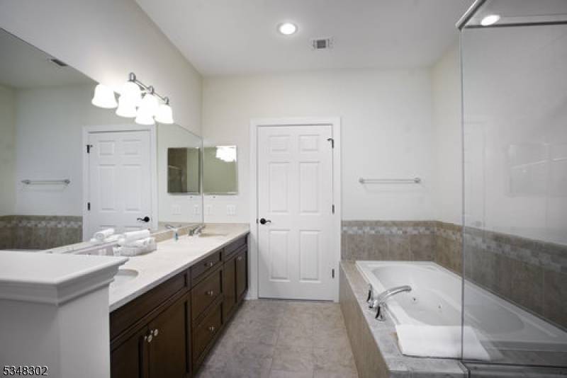 Summit City, NJ 07901,545 Morris Ave #220