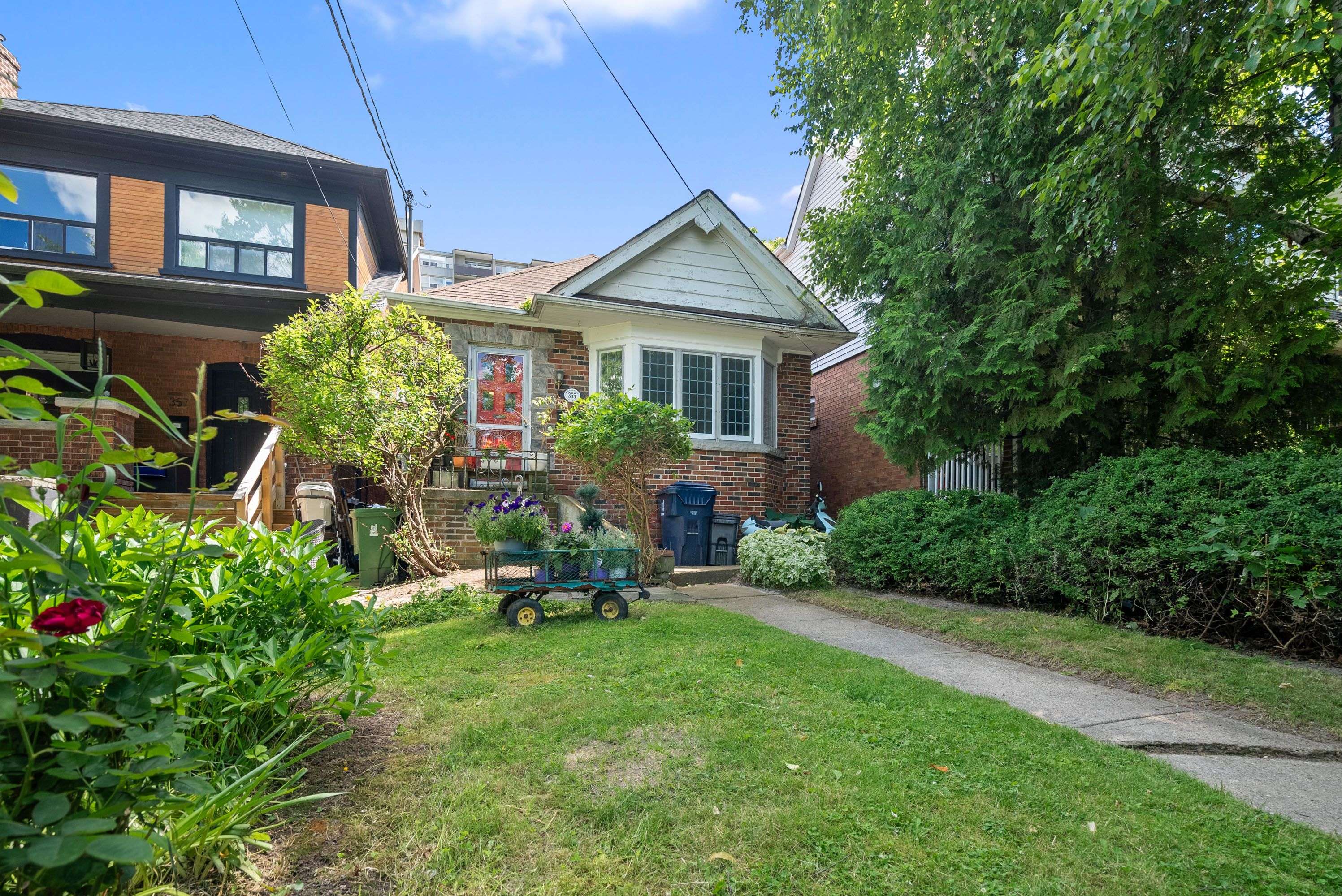 Toronto C10, ON M4P 1S3,355-357 Roehampton AVE