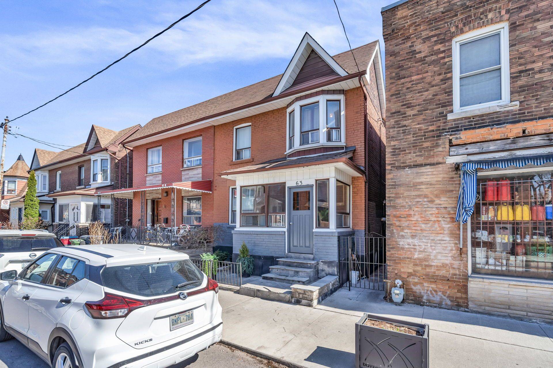 Toronto W02, ON M6H 1W5,63 Hallam ST