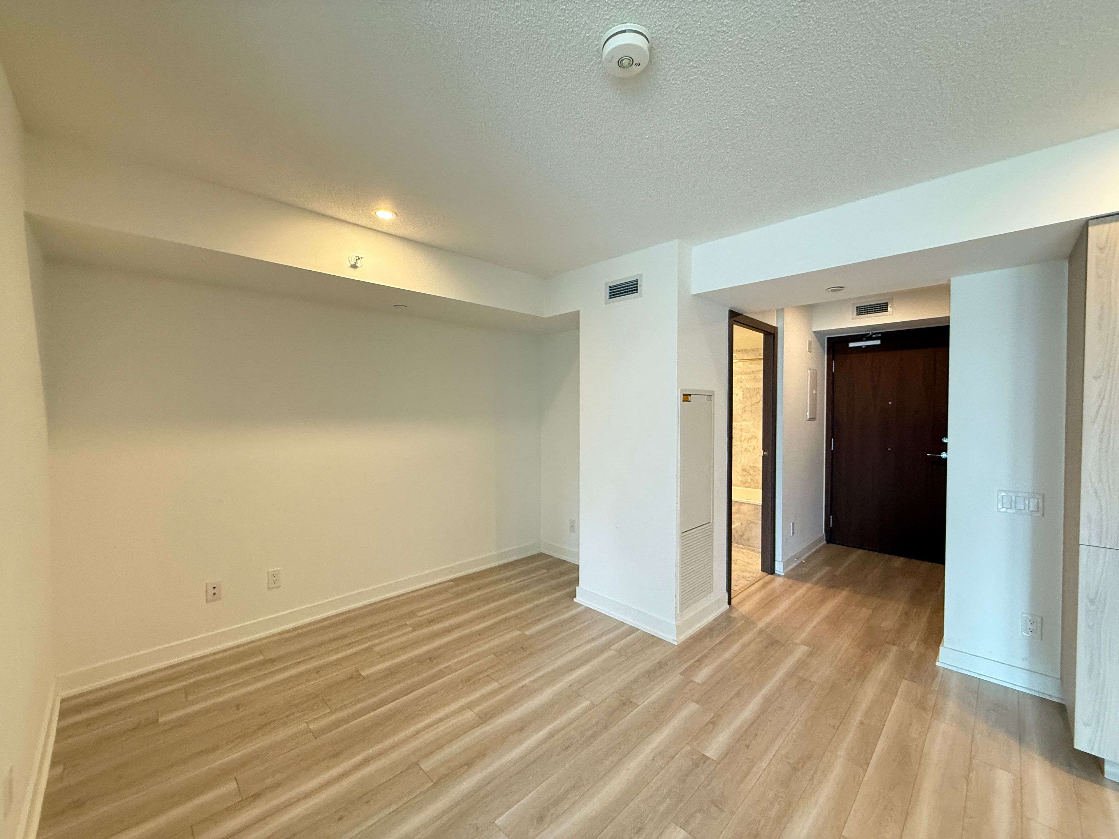 Toronto C01, ON M5V 0N2,19 Bathurst ST #1010