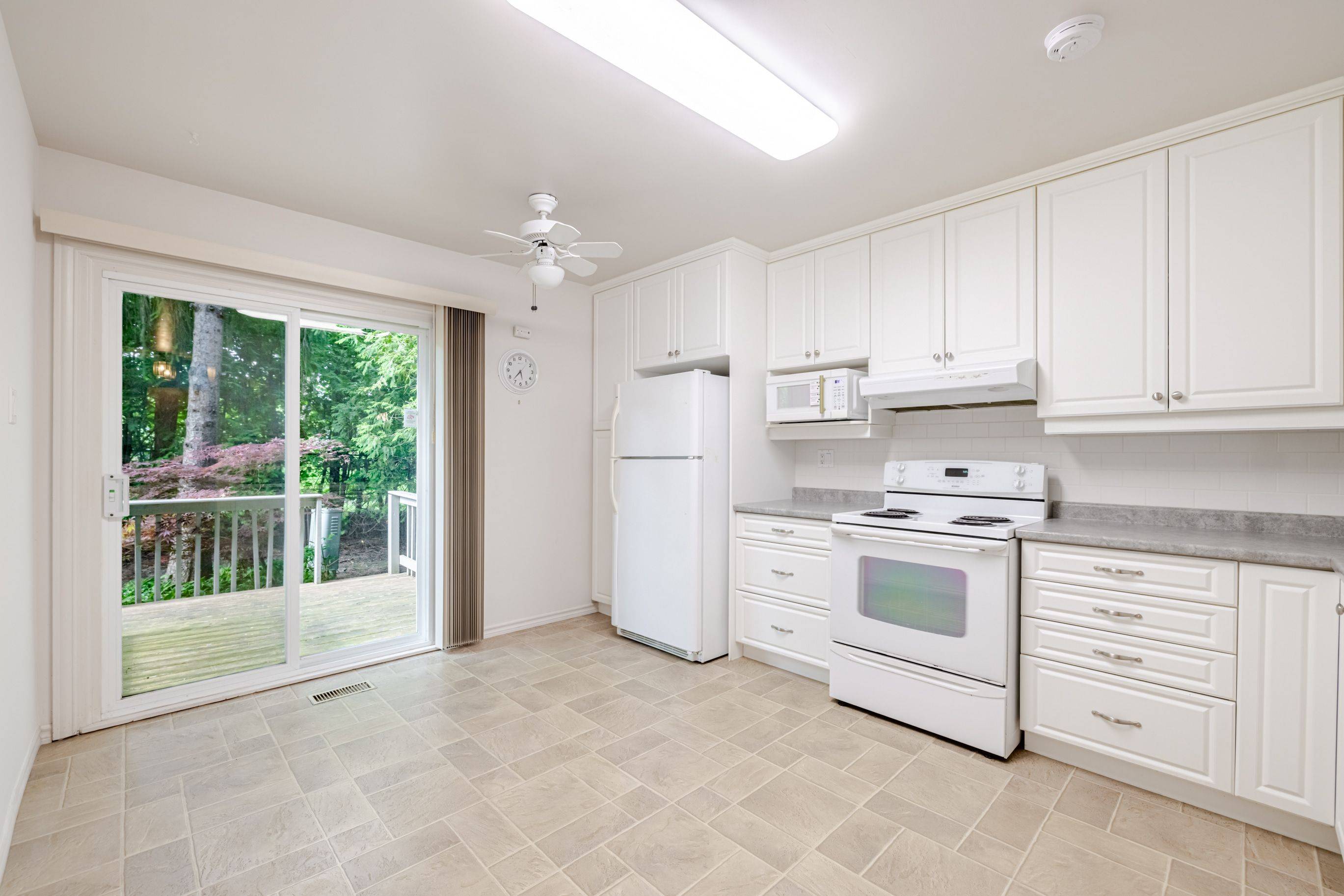 London South, ON N6K 1P8,657 Woodcrest BLVD #14