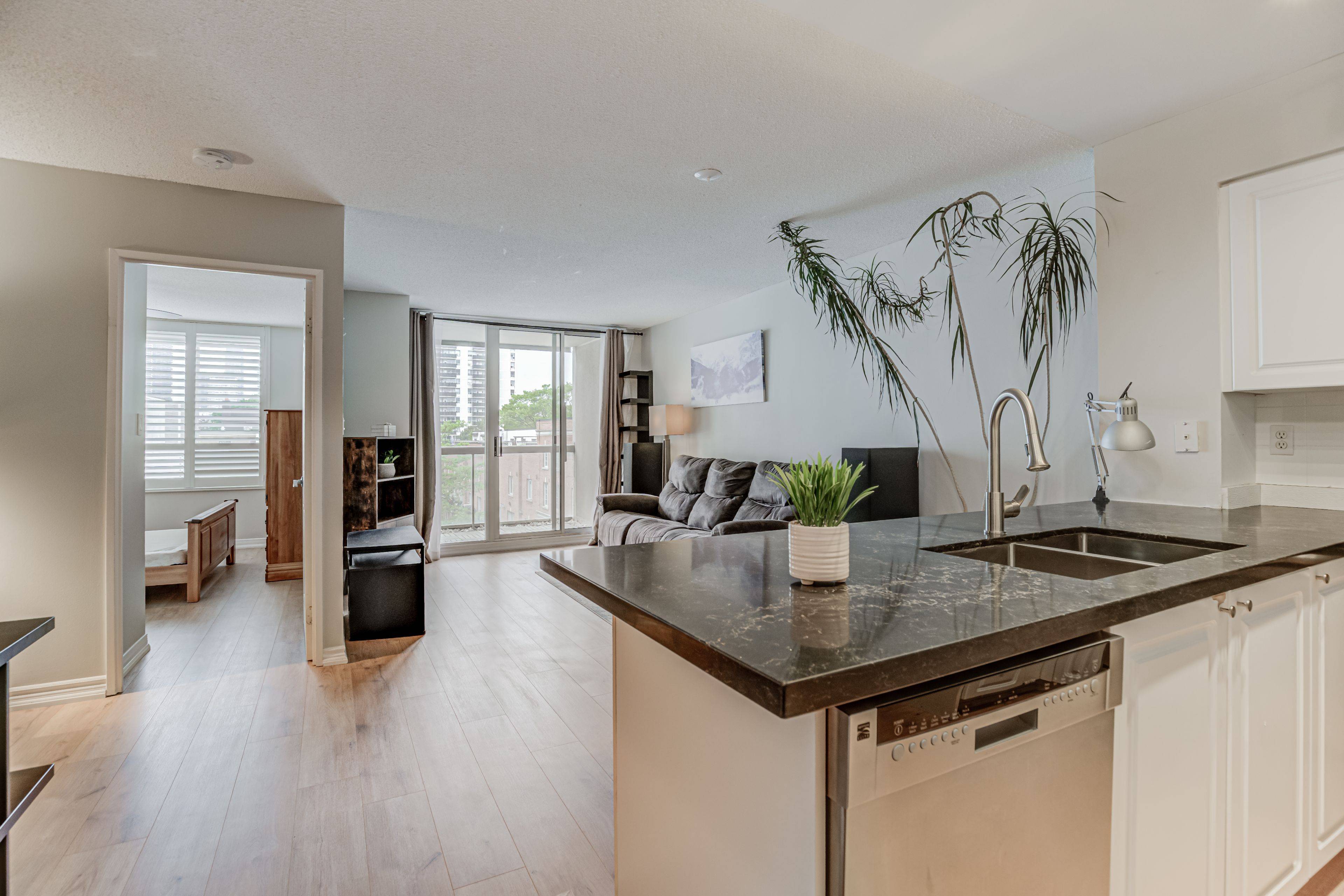 Toronto C10, ON M4S 1A7,195 Merton ST #511