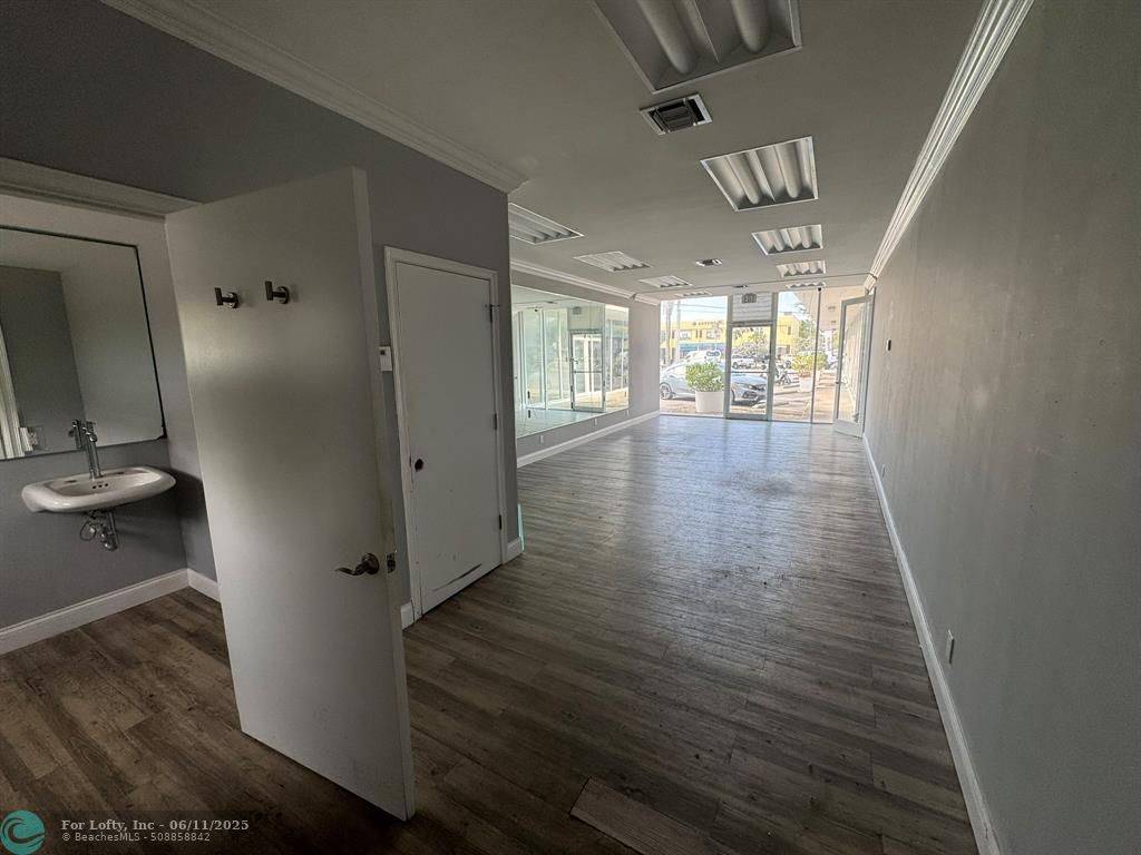 Fort Lauderdale, FL 33306,2831 E Oakland Park Blvd  #7