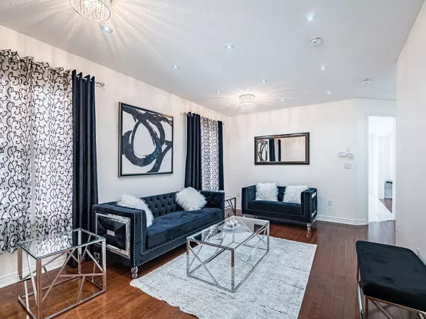Brampton, ON L7A 3Y4,18 Divinity CIR