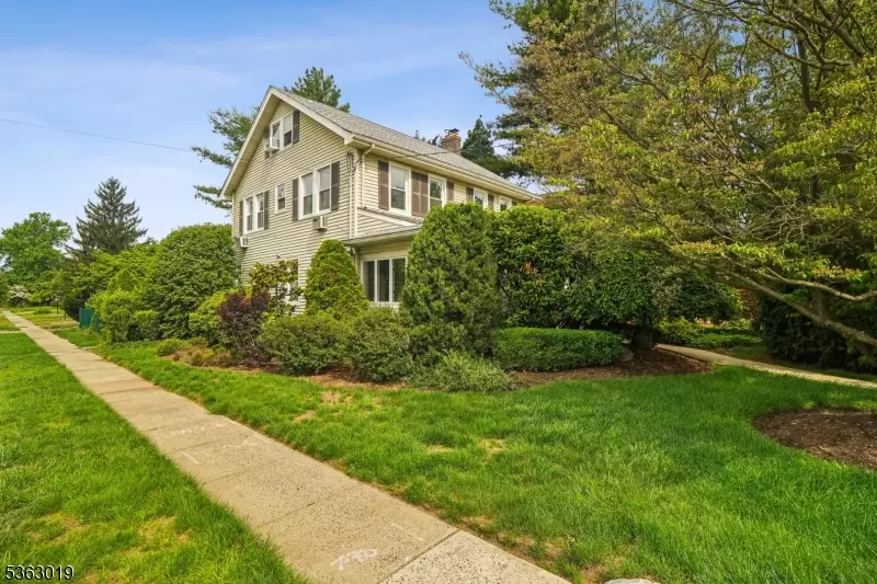 303 Tuttle Pkwy, Westfield Town, NJ 07090