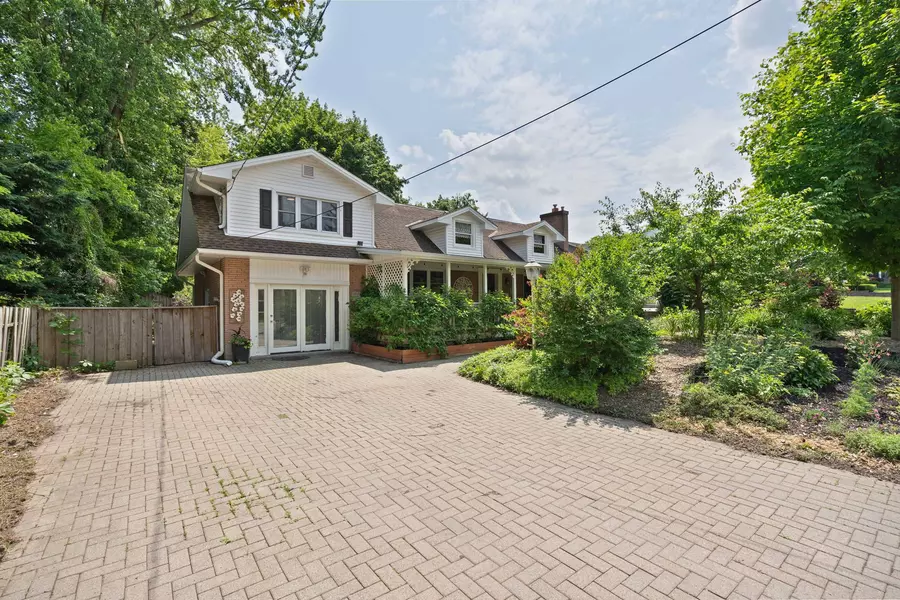1406 Byron Baseline RD, London South, ON N6K 2E8