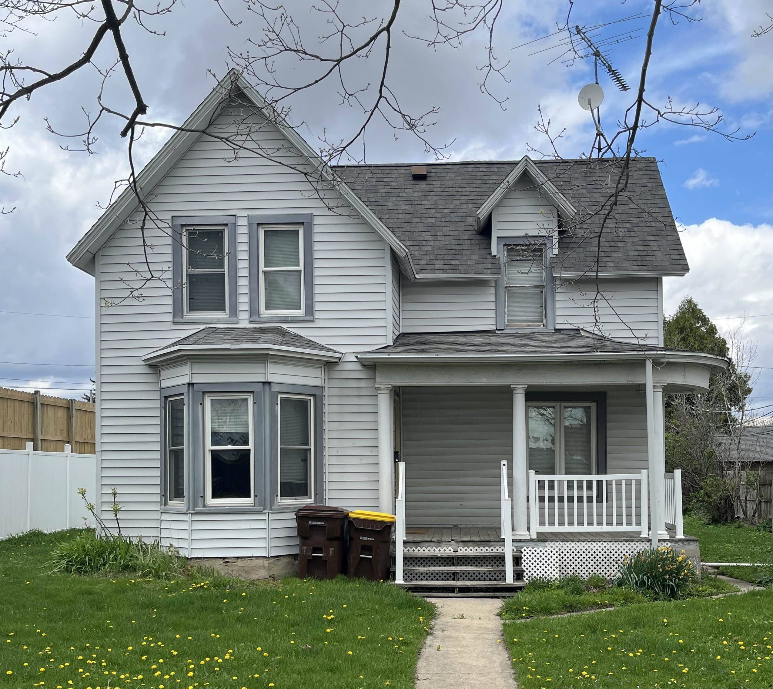 109 W Benton Ave Avenue, Stockton, IL 61085
