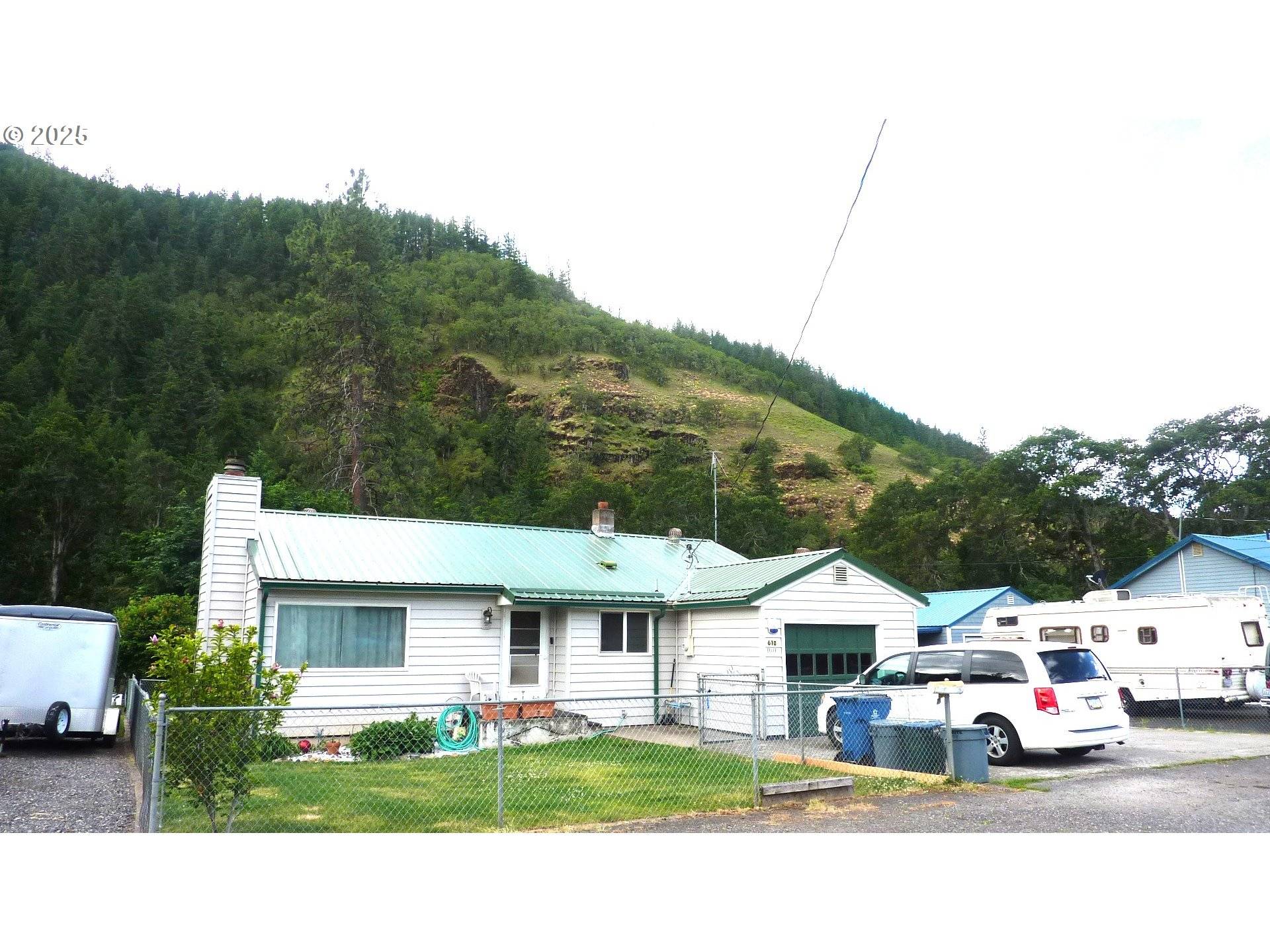 Klickitat, WA 98628,610 BLUFF RD