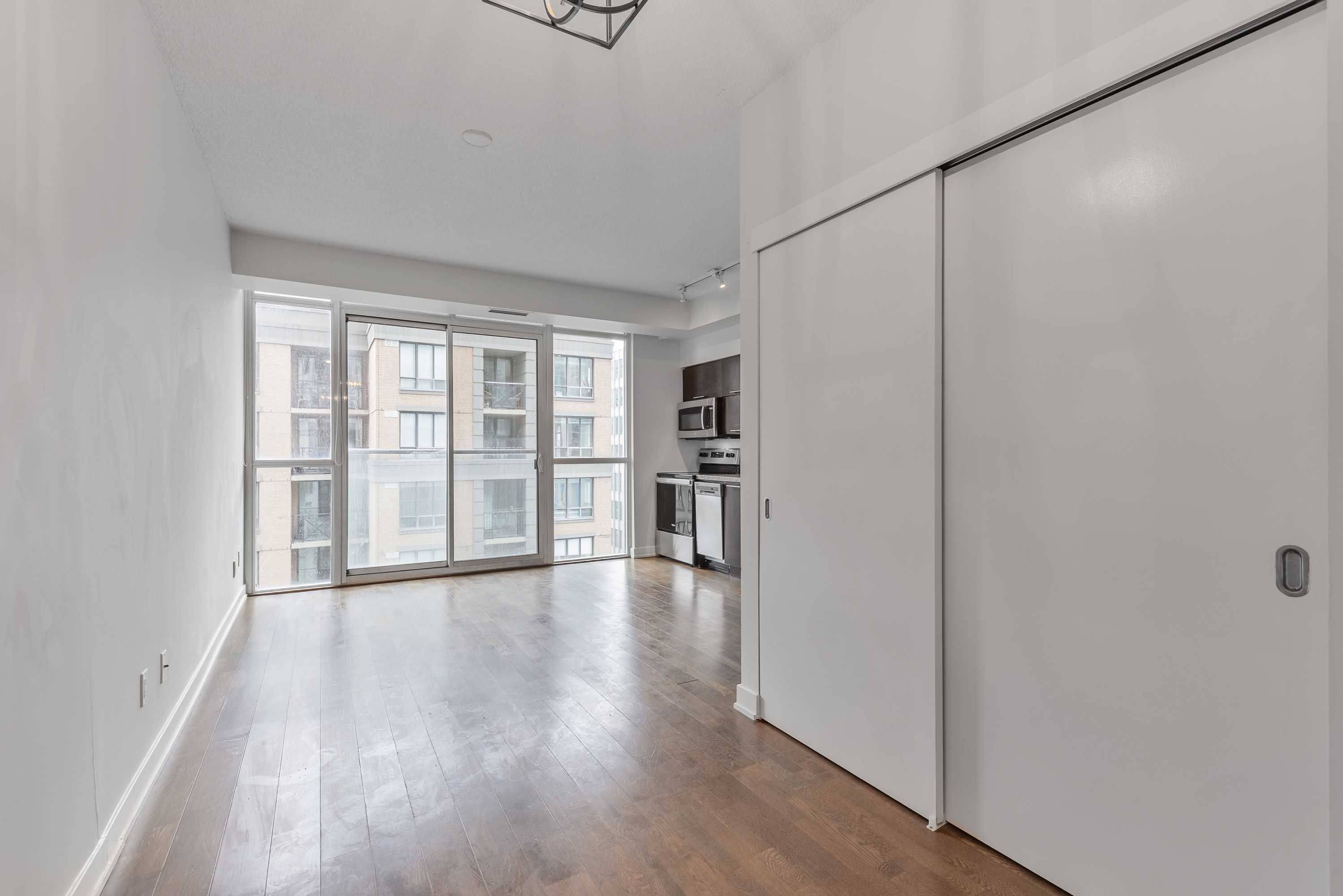 Toronto C01, ON M5H 4E6,126 Simcoe ST #1407