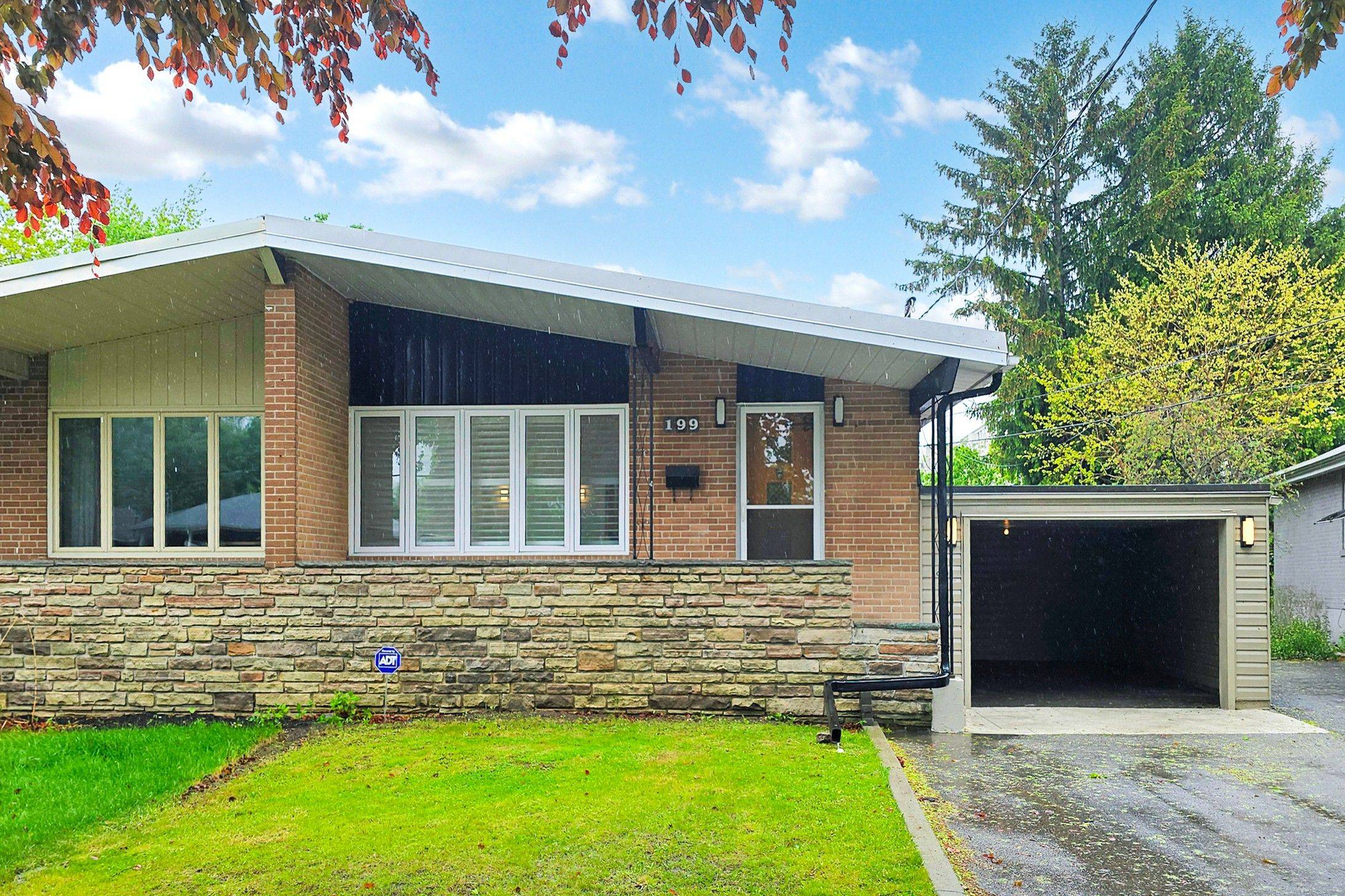199 Sweeney DR, Toronto C13, ON M4A 1V5