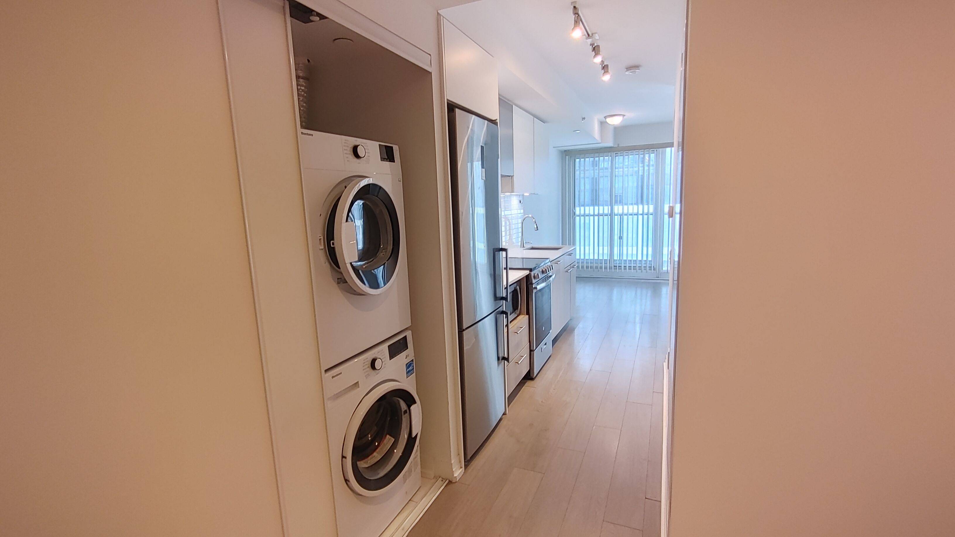 251 Jarvis ST #1818, Toronto C08, ON M5B 0C3