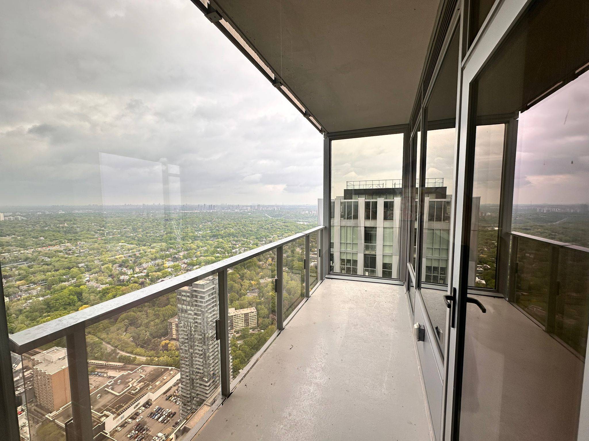 Toronto C02, ON M4W 0B7,11 Yorkville AVE #5504