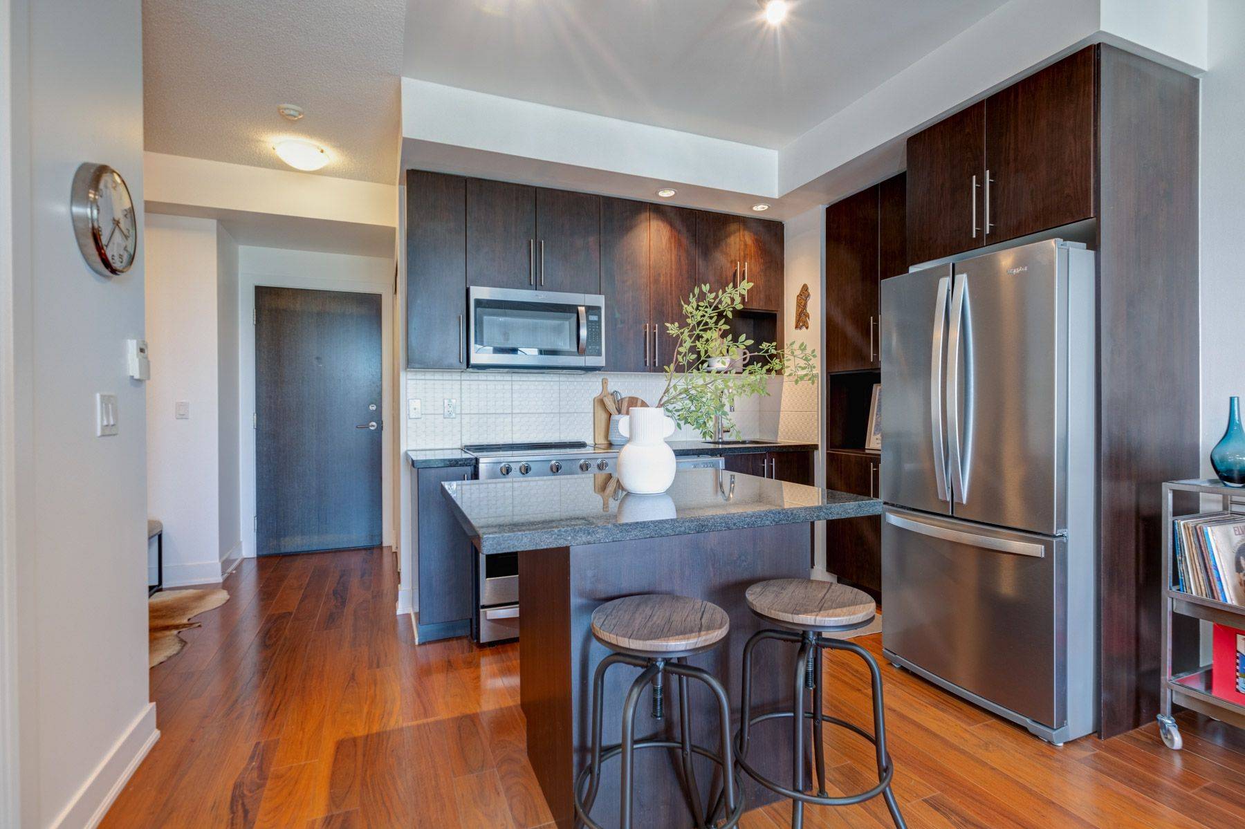 Toronto C08, ON M4Y 0A4,28 Linden ST #1003